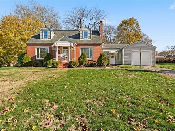 2638 S Graham Cir, Akron, OH 44312