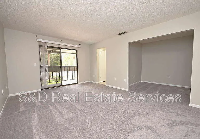 1808 Village Ct — Photo 21