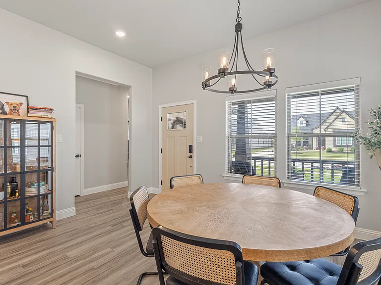 616 Charlotte Ln — Photo 12