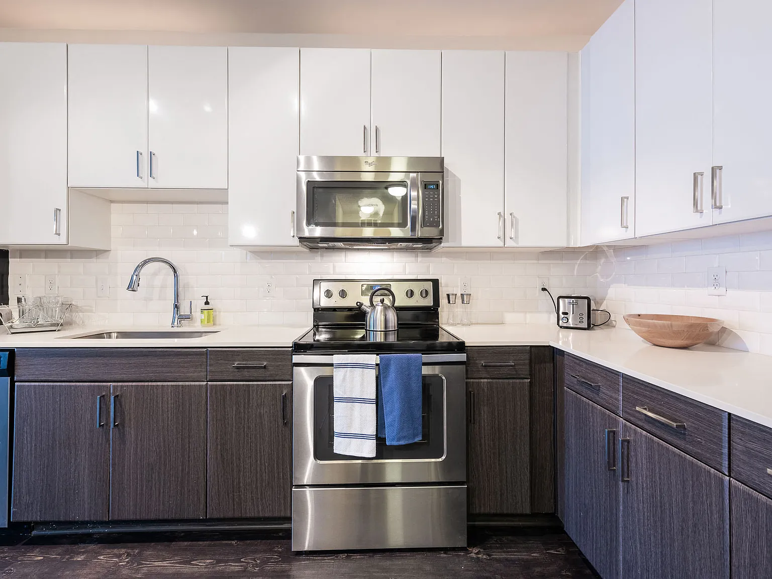 Station R Apartments — Photo 2