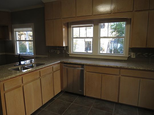 3rd image of 240 Forest Ave