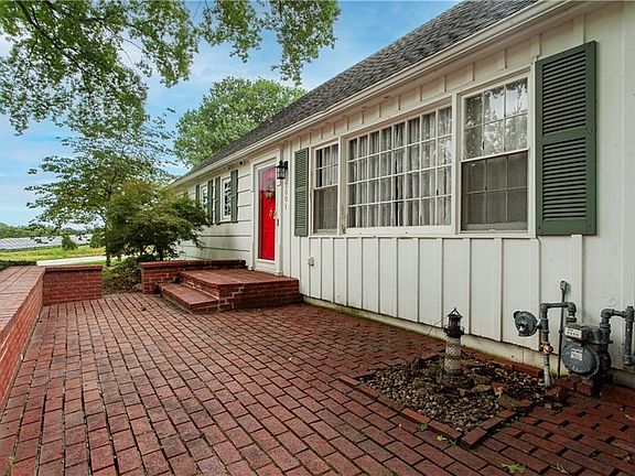 4th image of 2801 S Overton Ave