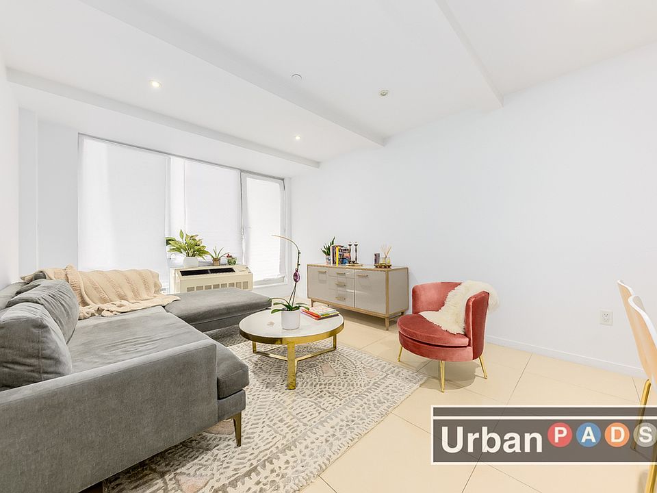 1st image of 48 Balfour Pl #4