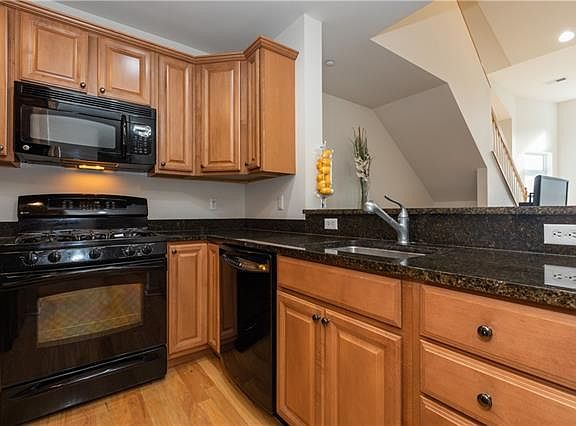 2nd image of 3403 Leeward Dr