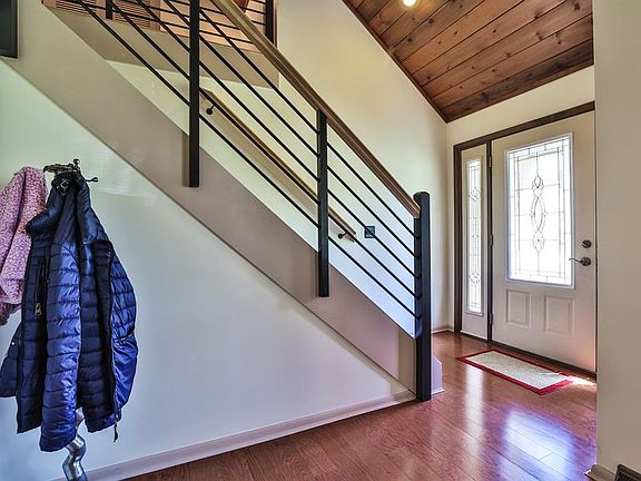 4th image of 3024 Triplecrown Dr