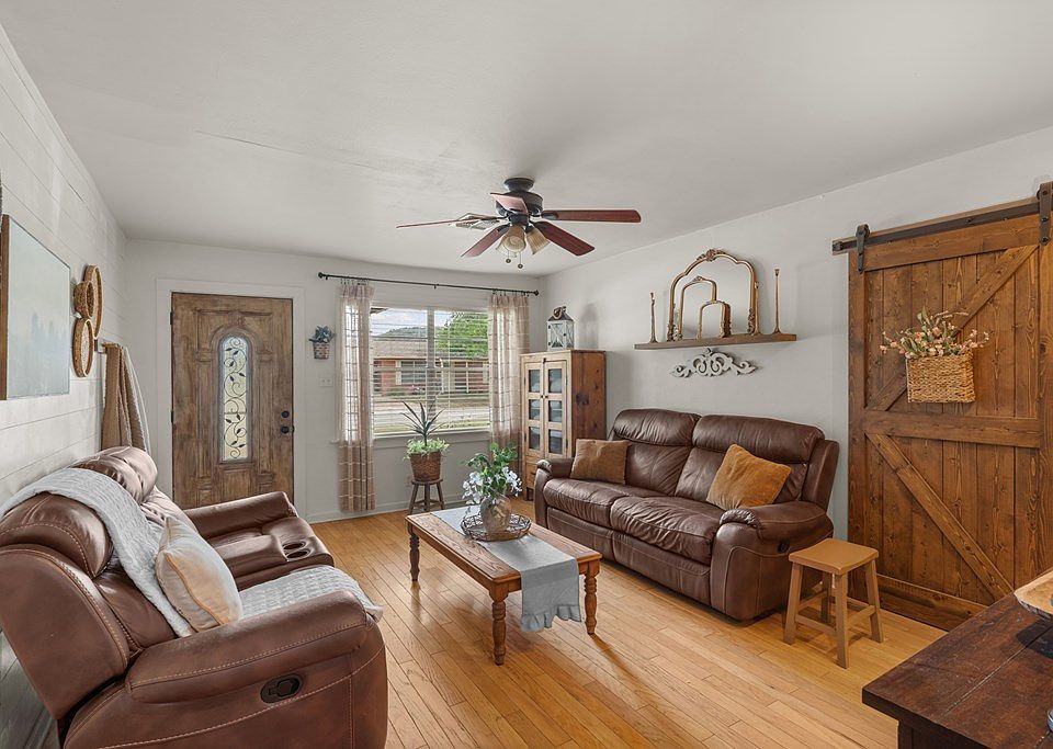 ゆ-あき 601 Lake Dr, Kerrville, TX 78028 | Zillow