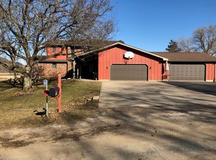 N1114 Pineview Dr, La Crosse, WI 54601