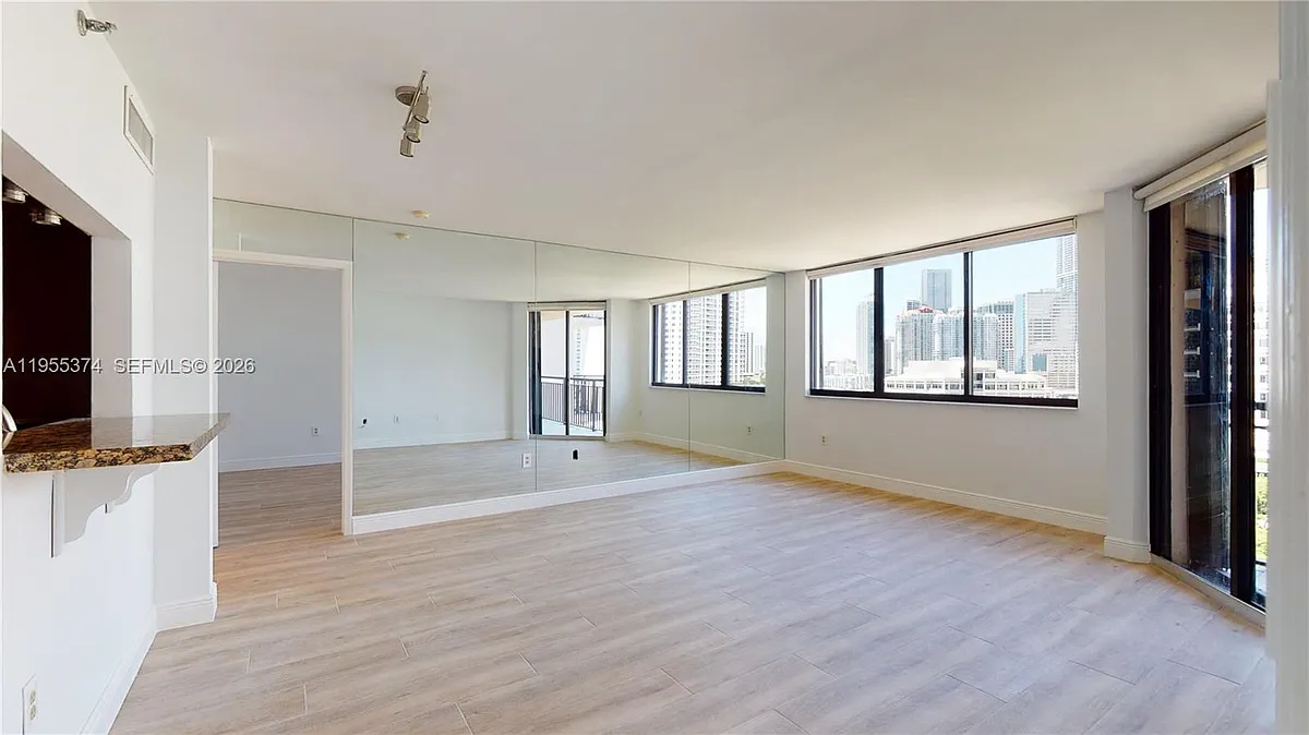 Building Photo - 540 Brickell Key Dr #1111