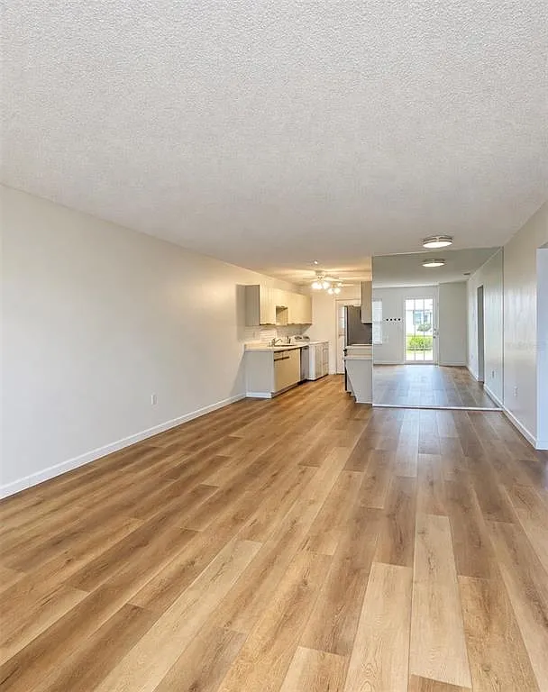 2 bed, 2.0 bath, 1073 sqft, $1,395 — Photo 3