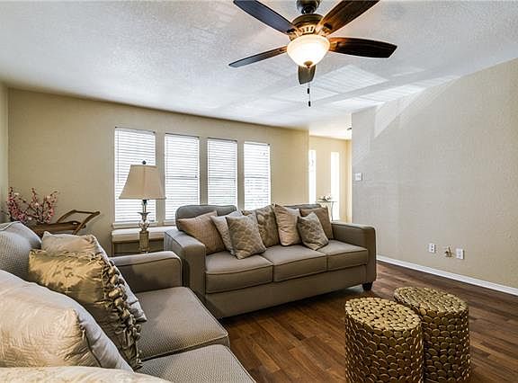 5th image of 15916 Coolwood Dr #2043