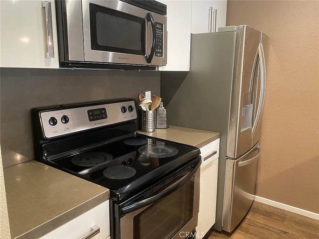 1 bed, 640 sqft, $3,300 — Photo 4