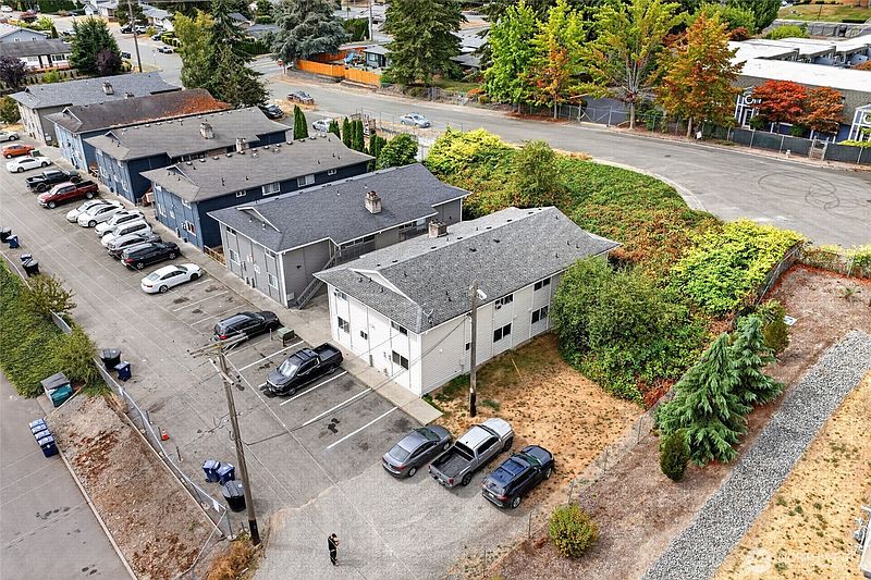 4th image of 1101 S Woodlawn Street #1-4