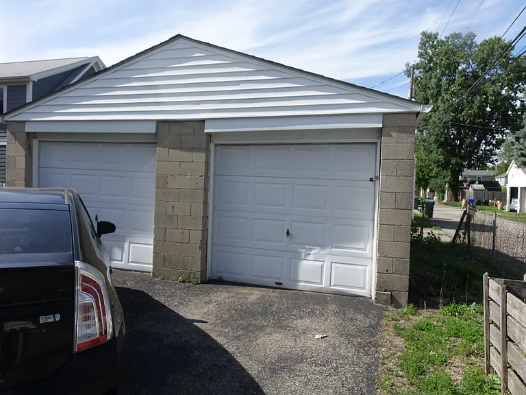 One Garage Bay