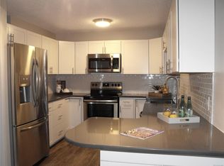 3184 S Heather Gardens Way APT 312, Aurora, CO 80014