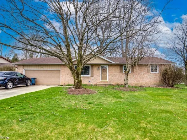 1052 Haueter Sq NE, Bolivar, OH 44612