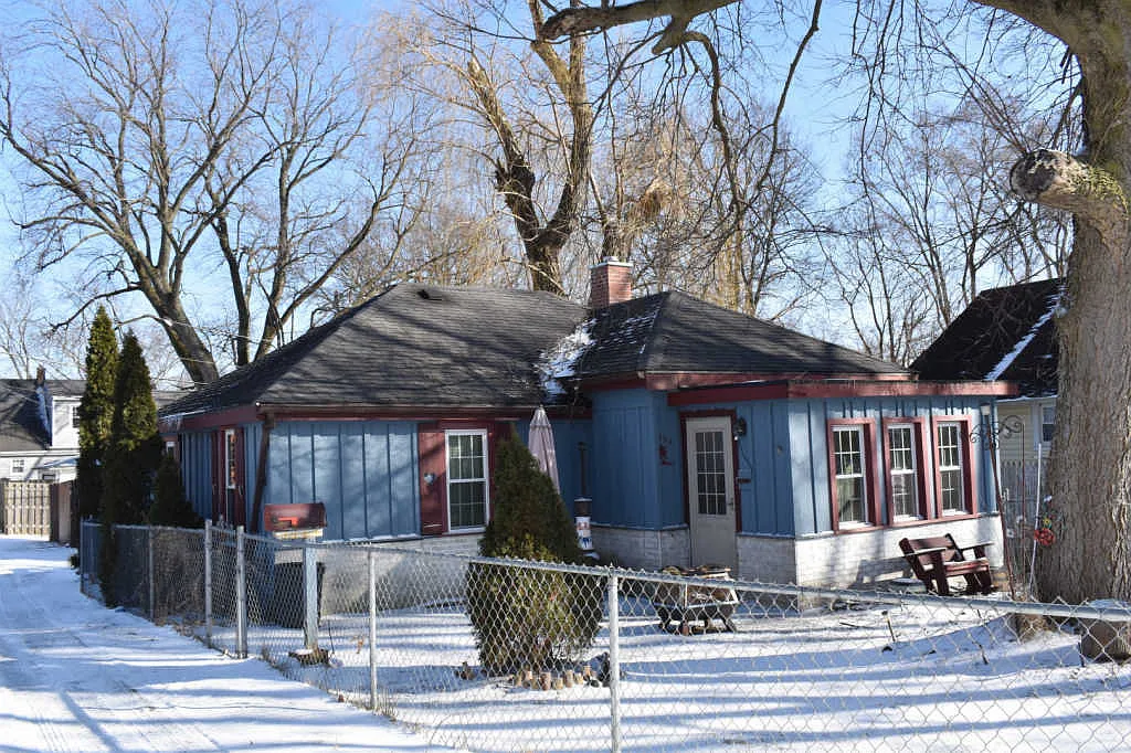 104 Anderson Ave photo 1