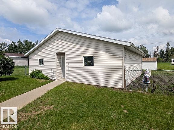 5th image of 5108 53rd Ave