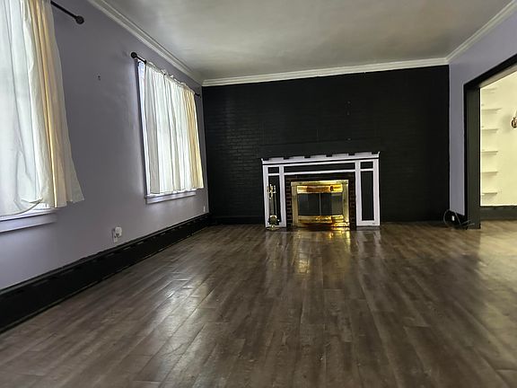 2nd image of 418 Carrie St