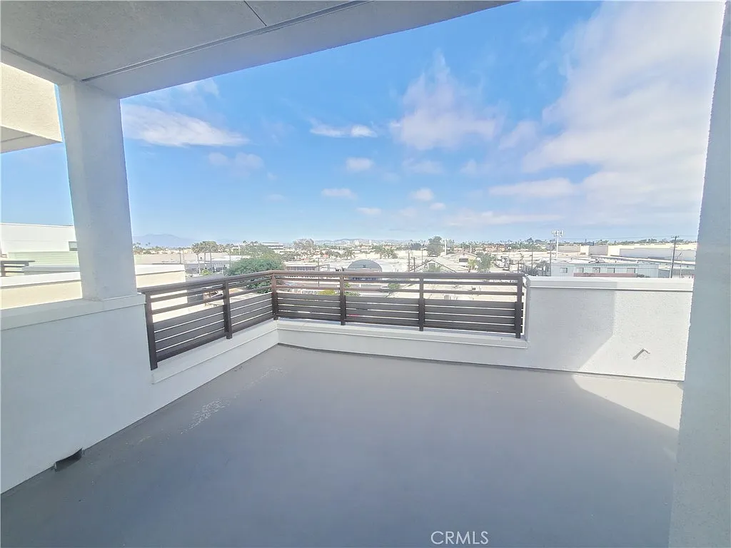 4 bed, 4.0 bath, 2130 sqft, $6,495 — Photo 4