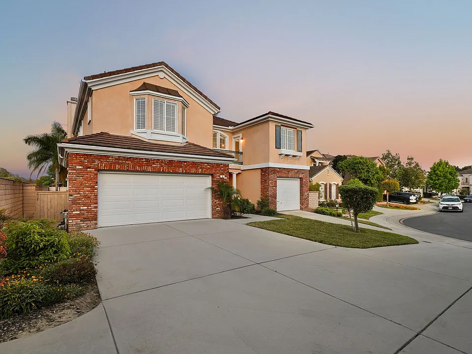10 Clearwater Cv
