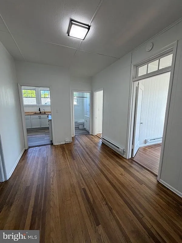 2 bed, 2.0 bath, 2572 sqft, $1,400 — Photo 3