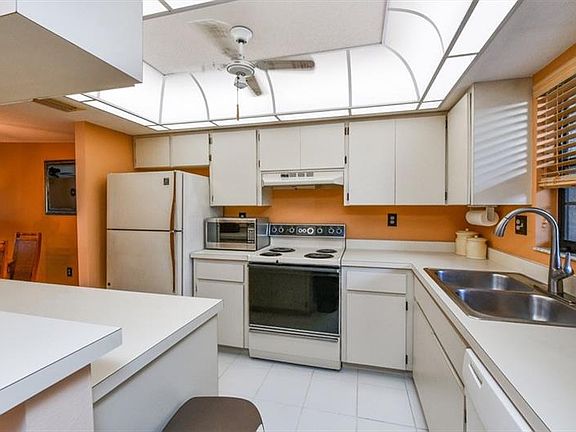 3rd image of 933 Capri Isles Blvd APT 39