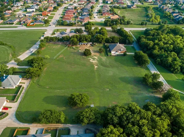 816 Terrace Dr, Desoto, TX 75115