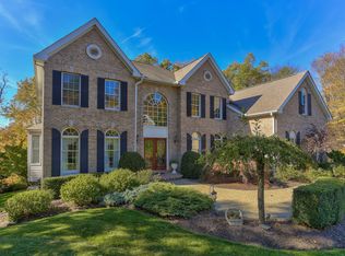 2 Darnay Ct, Cortlandt Manor, NY 10567