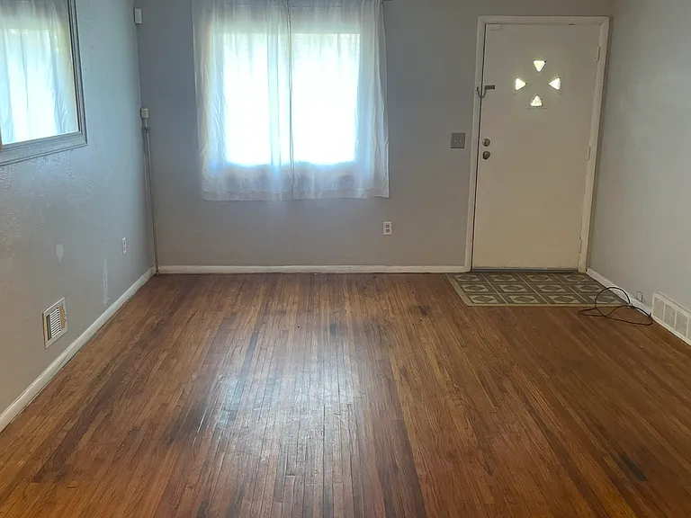 1709 Freeman St — Photo 4