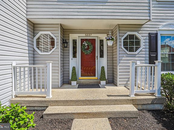 4th image of 5227 Woodleaf Ct