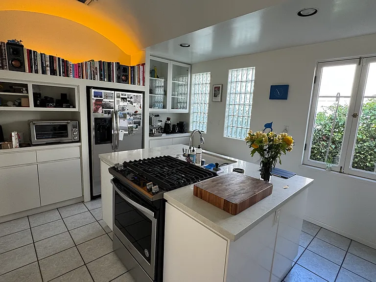 Hayes Dr — Photo 2