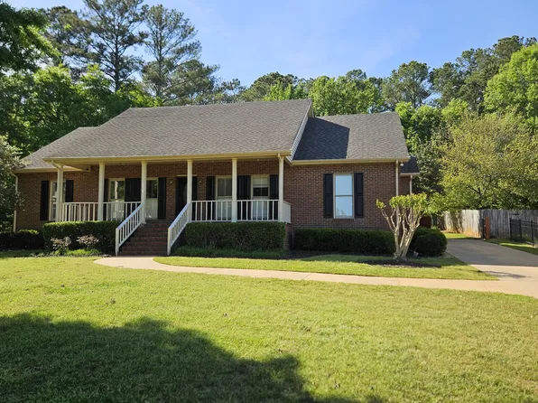 1320 Four Lakes Dr, Madison, GA 30650