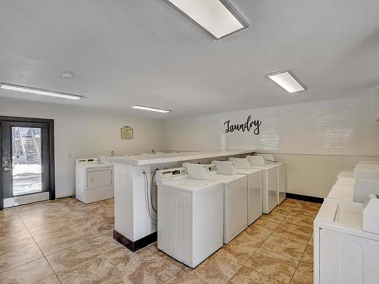 Rancho Vista Apartments — Photo 15