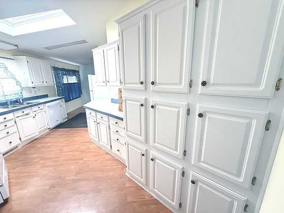 3rd image of 51 Crocus Ln