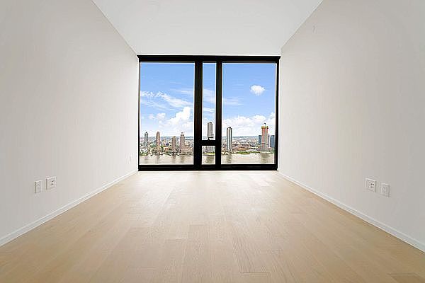 1st image of 695 1st Ave #32A