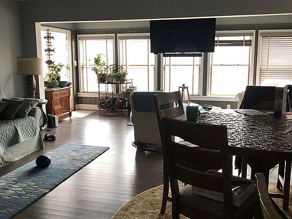 3rd image of 803 Lakeside Dr