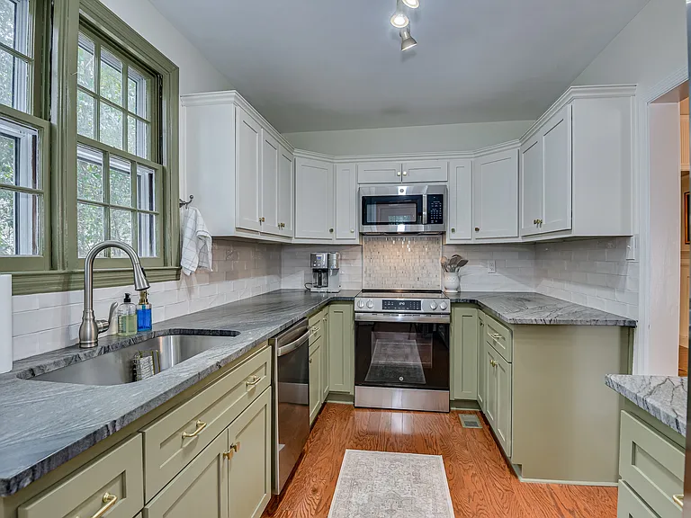 904 Highland Ave — Photo 12