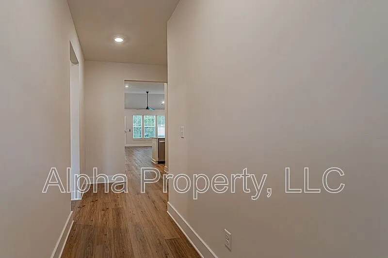4 bed, 3.0 bath, 2185 sqft, $2,195 — Photo 3