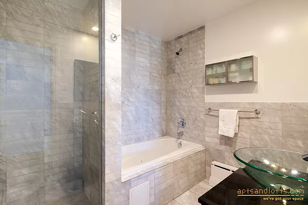 Sold by aptsandlofts.com | media 17