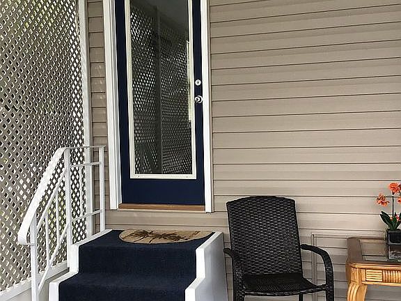 3rd image of 557 Lake Dr