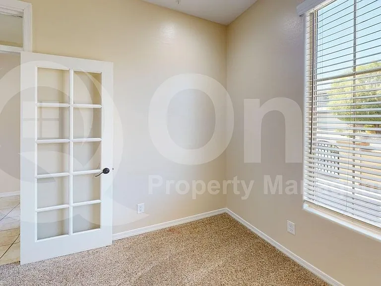 8943 W Marshall Ave — Photo 15