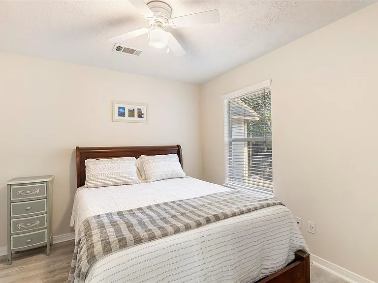 207 Foster St — Photo 11