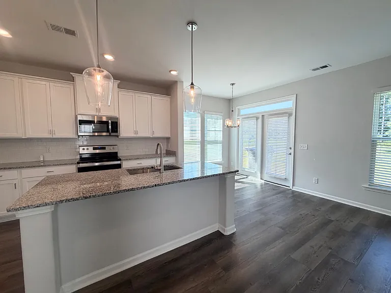 75 Conifer St — Photo 4