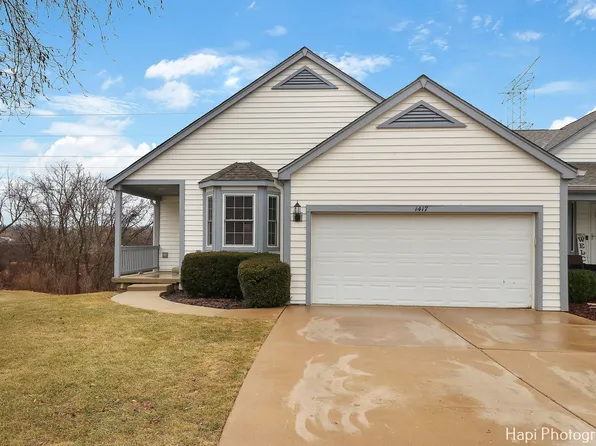 1417 Garnet Ct, Gurnee, IL 60031