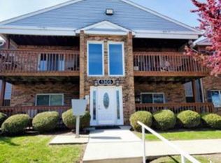 1305 Harbour Dr APT 14, Trenton, MI 48183