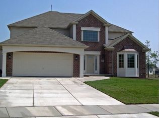9 Sweet Brier Ct, Lancaster, NY 14086