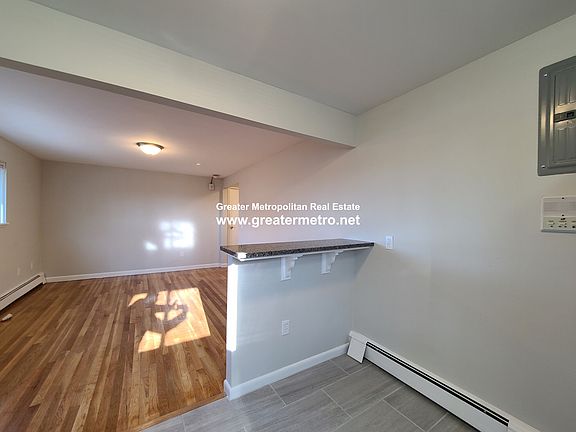 3rd image of 7-9 Holmes St #2B