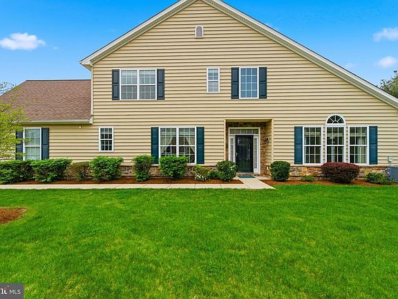 4th image of 1720 Wisteria Ln
