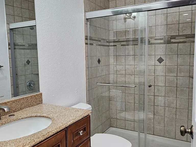 453 Ivy St — Photo 23