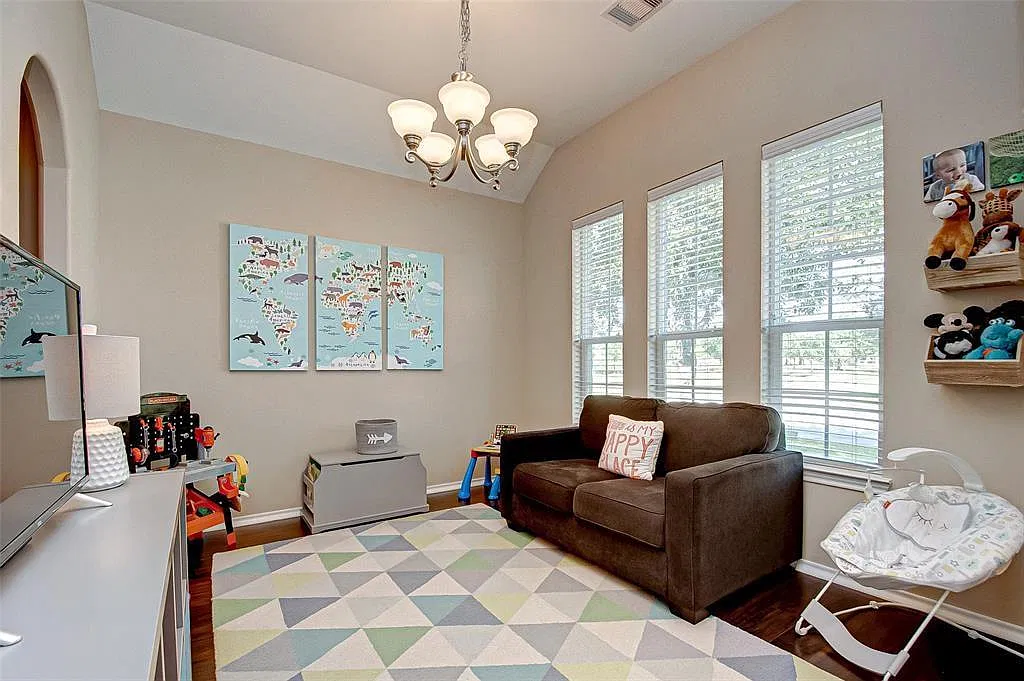 3 bed, 2.0 bath, 1876 sqft, $2,200 — Photo 4